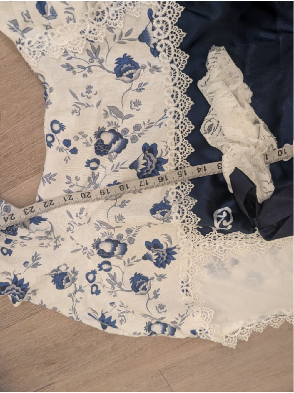Blue Toile Rococo Marie Antoinette Gown XL - Renaissance Lace Floral Dress - Picture 5 of 7